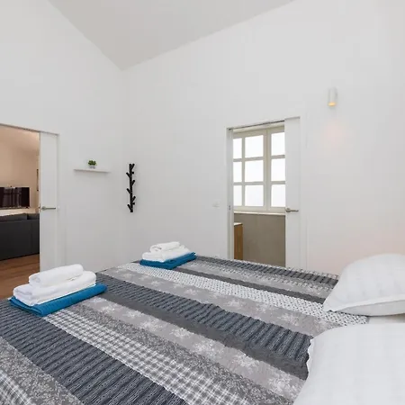 Apartamento Aci Marina Milna Brac *