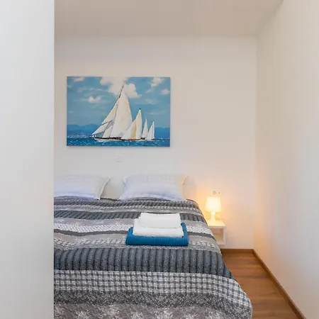 Aci Marina Milna Brac Apartamento *