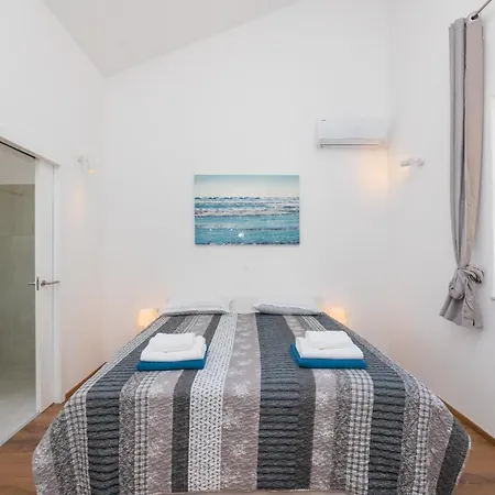 Aci Marina Milna Brac Apartamento