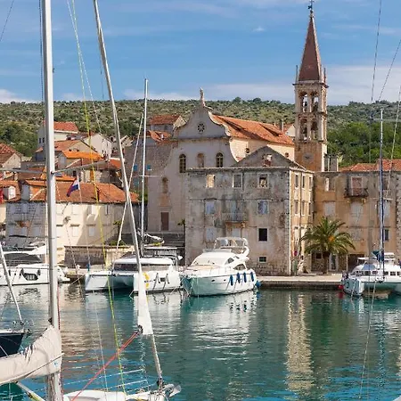 Apartamento Aci Marina Milna Brac