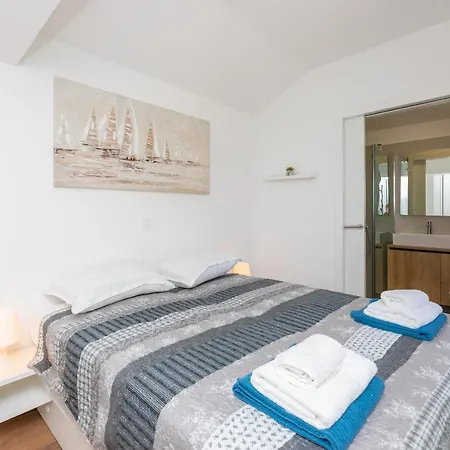 Appartement Aci Marina Brac